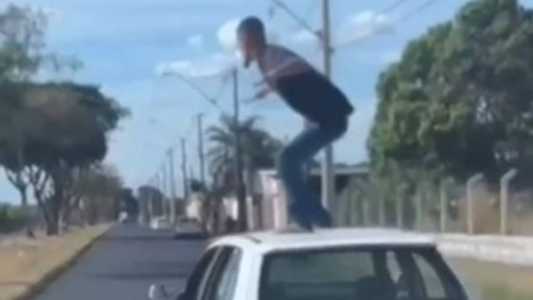 O homem não se feriu durante a 'manobra'