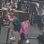 Vídeo: homem é atingido na cabeça por aparelho de musculação em Minas