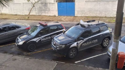 O homem se apresentou à delegacia nesta terça-feira (17)