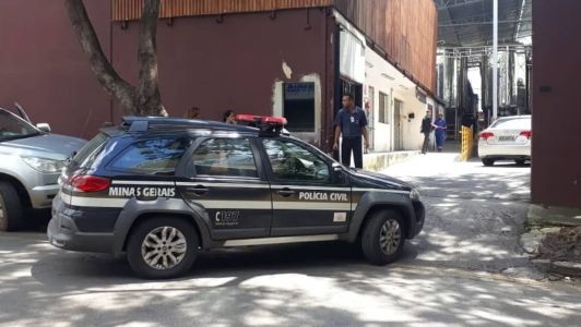 O homem tentou fugir do local, mas foi preso horas depois