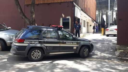 O homem tentou fugir do local, mas foi preso horas depois