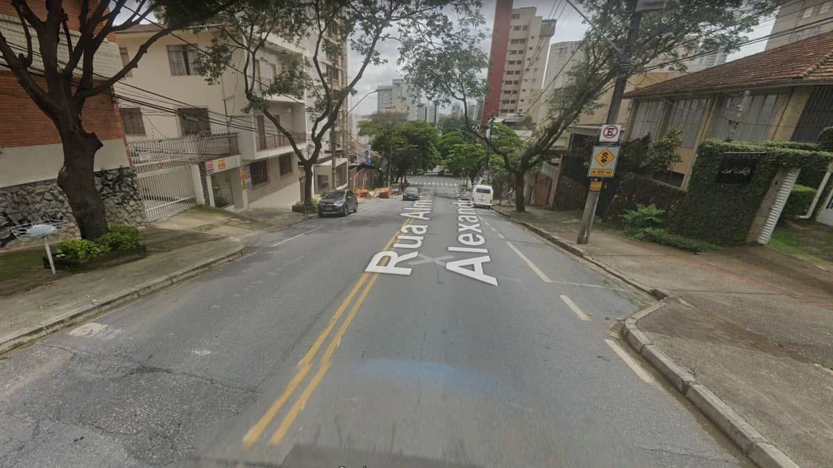 Transformador estoura e fiação pega fogo em BH; há risco de eletrocussão 