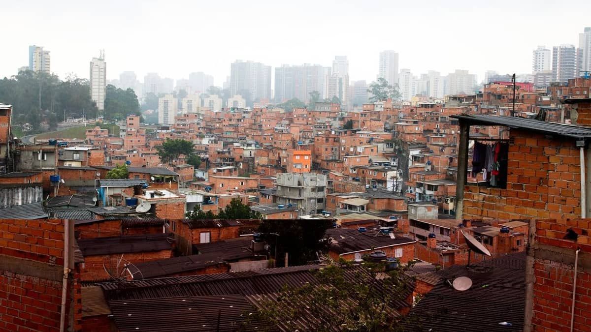 Com melhora do emprego e Auxílio Brasil, desigualdade cai em 2022 para menor nível da série histórica