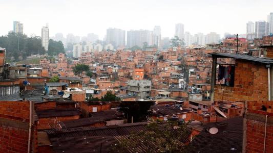 O índice de Gini, que mede desigualdade de renda, do rendimento médio mensal domiciliar per capita caiu em 2022