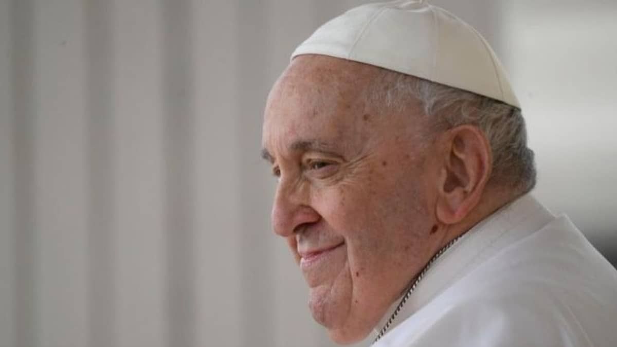 Papa Francisco celebra 10 anos de pontificado e critica estados totalitários  