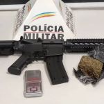 Adolescente com réplica de fuzil é apreendido em Minas