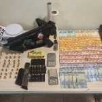 Polícia apreende submetralhadora durante ação contra o tráfico de drogas em Minas