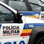 Homem sem habilitação é preso após tentar furar bloqueio policial e ser flagrado com drogas em Minas