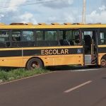 Adolescente dirige ônibus escolar após motorista sofrer mal súbito e salva colegas