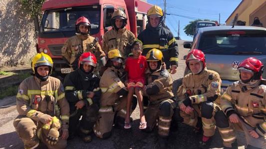 O jovem tem o sonho de se tornar Bombeiro e salvar vidas