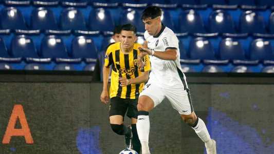 O lateral-direito Di Placido em ação pelo Botafogo no Defensores Del Chaco
