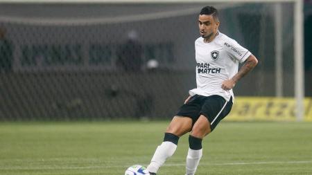 O lateral-direito Rafael passou por cirurgia e não deve mais atuar nesta temporada pelo Botafogo