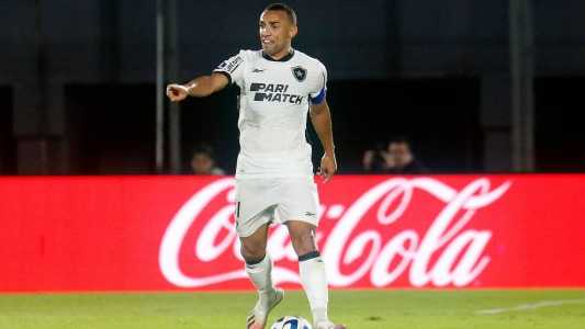 O lateral e capitão Marçal, do Botafogo, na partida contra o Guaraní