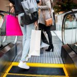 Família gasta cerca de 25% do salário mínimo em passeio a shopping de BH, aponta pesquisa