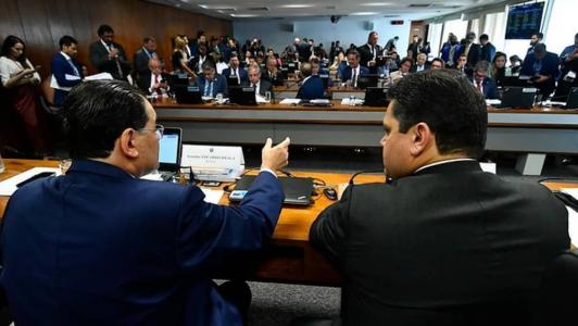 O líder da oposição no Senado, Rogério Marinho (PL-RN), pediu vista, ou seja, mais tempo para analisar o parecer apresentado nesta terça-feira (7), mas o presidente da CCJ, senador Davi Alcolumbre (União Brasil-AP), negou o pedido