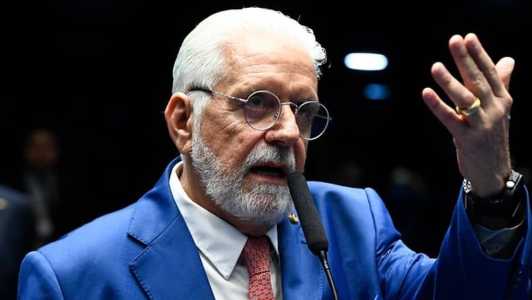 Operação que investiga supostas vantagens ligadas ao caso Banco Master também recolheu dólares e euros encontrados em imóvel utilizado pelo líder do governo no Senado