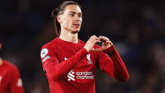 O Liverpool de Darwin Nuñez entra em campo contra o Nottingham Forest