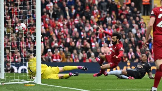 O Liverpool de Mohamed Salah enfrente o Leeds nesta segunda-feira (17)