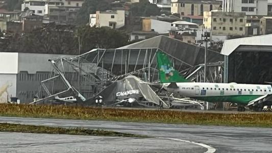 O local não resistiu aos fortes ventos e desabou
