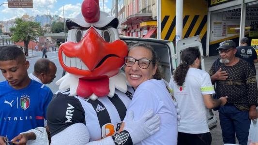 O mascote Galo Doido participará da iniciativa que ajudará pessoas em situação de rua