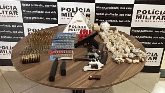 O material foi encontrado em um matagal