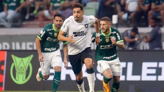 Meia Eduardo, do Botafogo, em ação contra o Palmeiras, no Allianz Parque