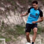 Botafogo se reapresenta com Eduardo e Gabriel Pires em estágios diferentes