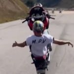 Menino de 13 anos morre após ser atropelado por moto 'dando grau' em São Paulo