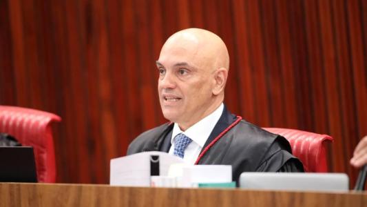 O ministro Alexandre de Moraes, presidente do TSE, votou pela condenação do ex-presidente Jair Bolsonaro (PL) à inelegibilidade