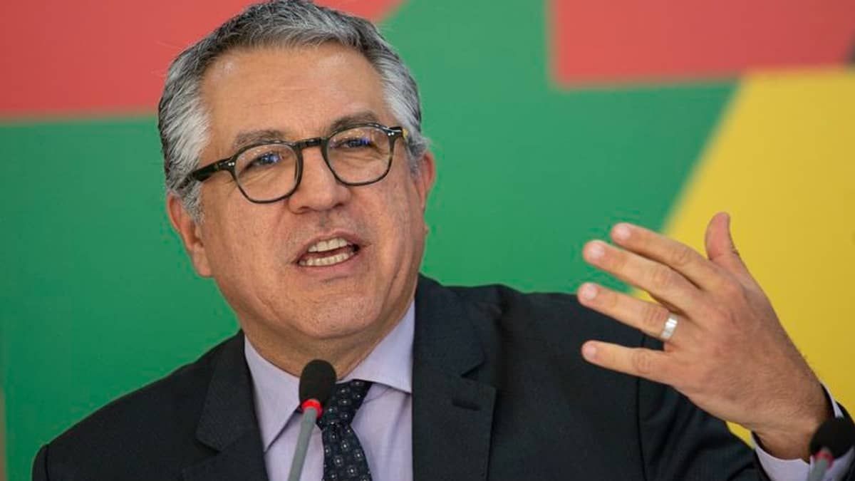 Ministro de Lula sobre decisão de Tarcísio de proibir vacinação contra HPV nas escolas: ‘assustador’