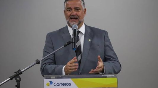 O ministro chefe da Secretaria de Comunicação Social da Presidência, Paulo Pimenta, concedeu entrevista coletiva nesta terça-feira (17), no Palácio do Planalto