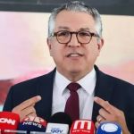 ‘Fugitivo confesso’, diz Padilha sobre hospedagem de Bolsonaro na embaixada da Hungria