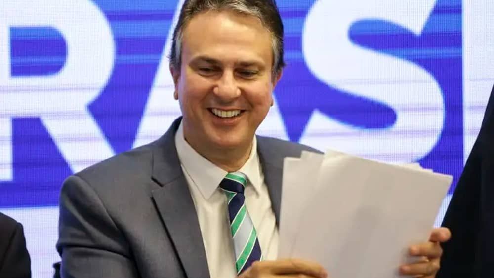 Ministro da Educação faz reunião para monitorar segundo dia do ENEM 