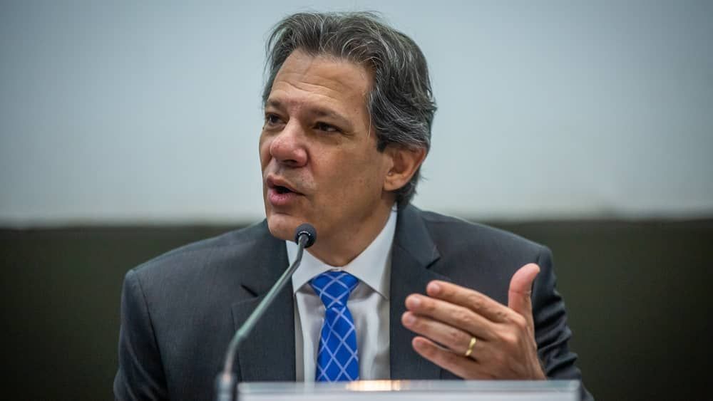 Governo não apresenta emenda alterando a meta fiscal de déficit zero, e Haddad lista prioridades da agenda econômica no Congresso