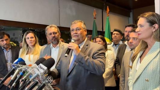 O ministro da Justiça e Segurança Pública, Flávio Dino, se manifestou, nesta quinta-feira (16) sobre a presença da esposa de um líder de facção em agendas na sede do ministério