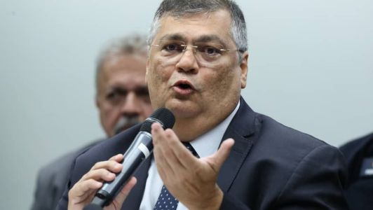 O ministro da Justiça e Segurança Pública, Flávio Dino, se reuniu nesta quarta-feira (25) com dois ministros, incluindo o da Defesa, além dos comandantes da Aeronáutica, Exército e Marinha