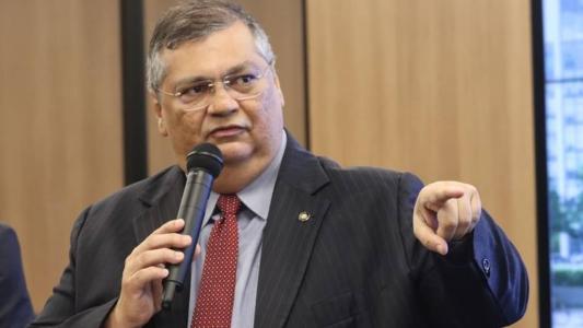 O ministro da Justiça e Segurança Pública, Flávio Dino, determinou o envio de 45 agentes da Força Nacional para auxiliar no combate aos incêndios florestais no Amazonas