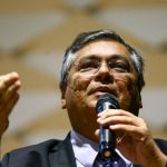 Dino dispara sobre operação da PF: 'relação entre desespero golpista e comércio criminoso de joias milionárias'