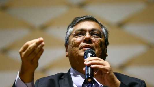 O ministro da Justiça Flávio Dino (PSB) disparou indireta para o ex-presidente Jair Bolsonaro (PL) através das redes sociais
