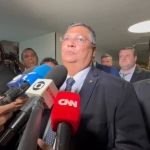 Dino critica decisões judiciais sobre transferência de presos 