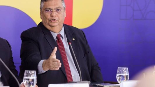 O ministro da Justiça e Segurança Pública, Flávio Dino, conversou nesta quarta-feira (1), por telefone, com governadores de quatro estados que contarão com reforço federal no combate ao crime organizado