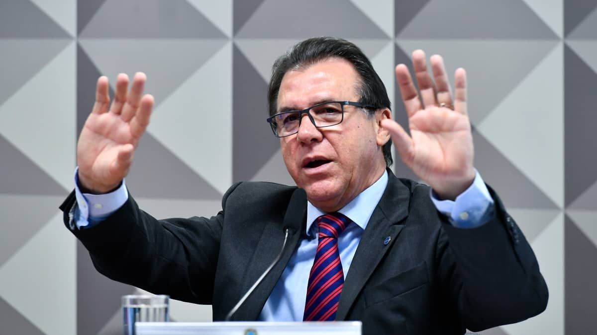 Ministro do Trabalho apoia redução da jornada para 4 dias: 'economia suportaria'