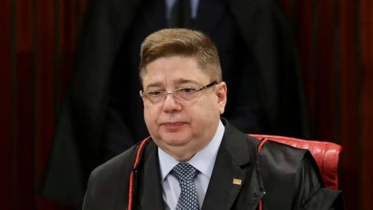 O ministro do Tribunal Superior Eleitoral (TSE) Raul Araújo tomou posse na noite desta terça-feira (21) no cargo de corregedor-geral da Justiça Eleitoral