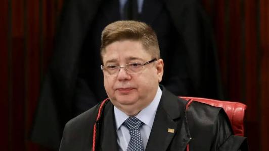 O ministro do Tribunal Superior Eleitoral (TSE) Raul Araújo tomou posse na noite desta terça-feira (21) no cargo de corregedor-geral da Justiça Eleitoral