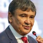 Ministro sobrevoa áreas evacuadas em Maceió