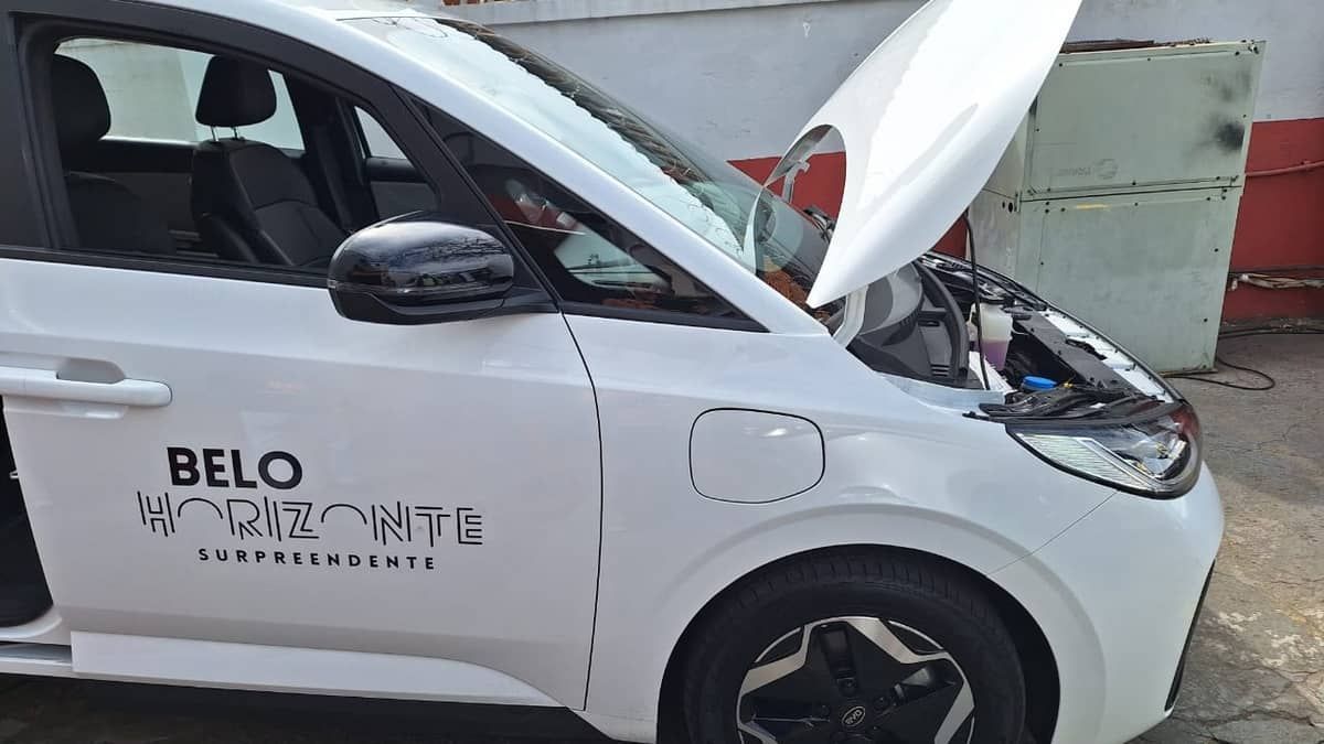 Carros elétricos vão poder rodar no sistema de táxi de BH; entenda