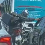 Arma falha no momento em que assaltante tenta matar motorista em BH; veja vídeo