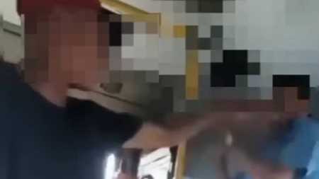 O motorista do coletivo foi agredido após tentar impedir que um passageiro pulasse a roleta