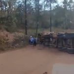 BR-040 já tem 5km de congestionamento após carreta de minério tombar