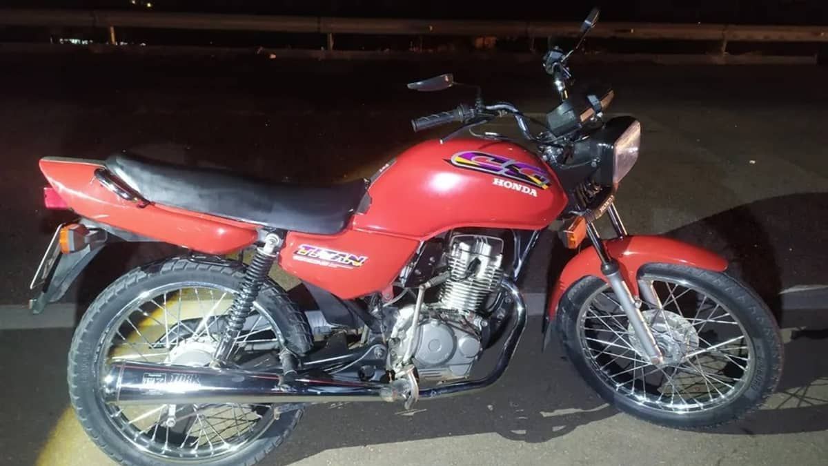 Homem é atropelado por carro após cair de moto e morre na BR-262